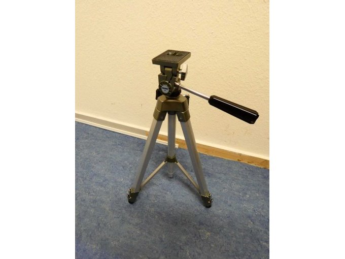 Komplette Fotoausrüstung_ Stativ Revue 25_ aufgestellt