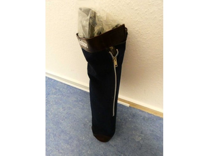 Komplette Fotoausrüstung_ Stativ Velbon_ eingepackt in Tasche und Folie