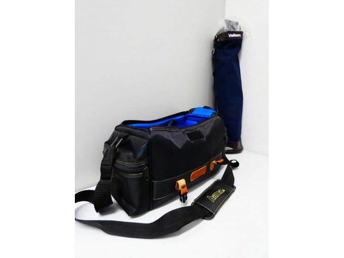 Komplette Fotoausrüstung_ Gesamtansicht Fototasche und Stativ in Transporttasche