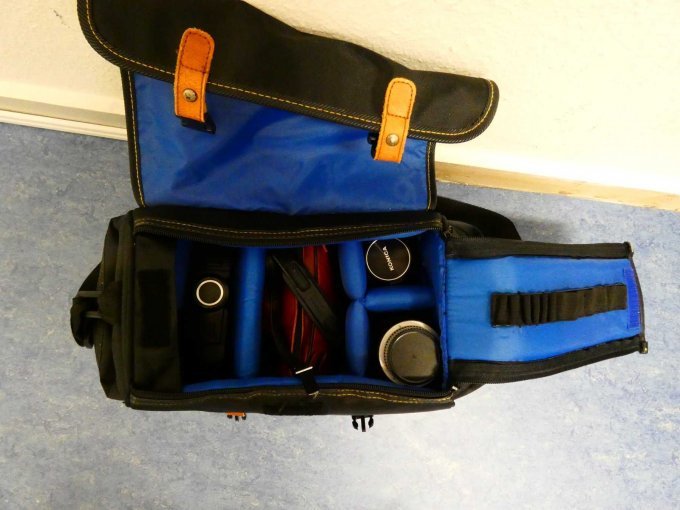 Komplette Fotoausrüstung_ Fototasche mit inneren Fächern