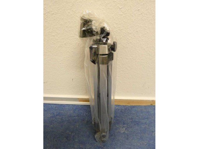 Komplette Fotoausrüstung_ Stativ Revue 25 eingepackt in Folie