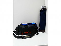 Komplette Fotoausrüstung_ vordere Gesamtansicht Fototasche und Stativ in Transporttasche