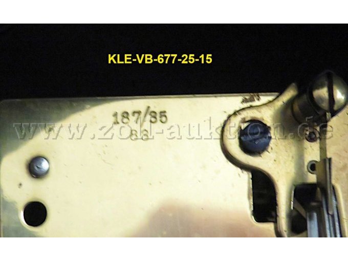 Nummer eingraviert: 187/35
83