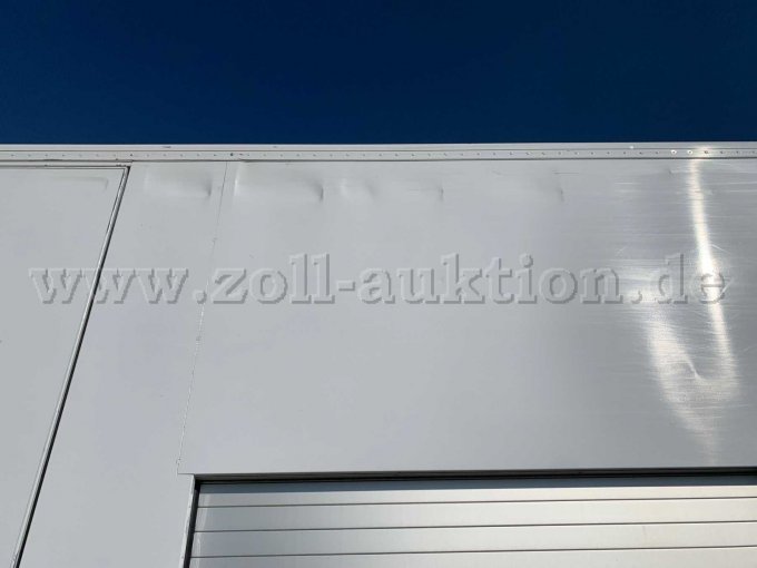 Aufbau links oberhalb leicht eingedrückt