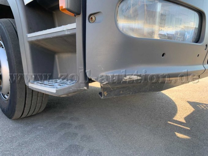 Stoßfänger vorne beschädigt