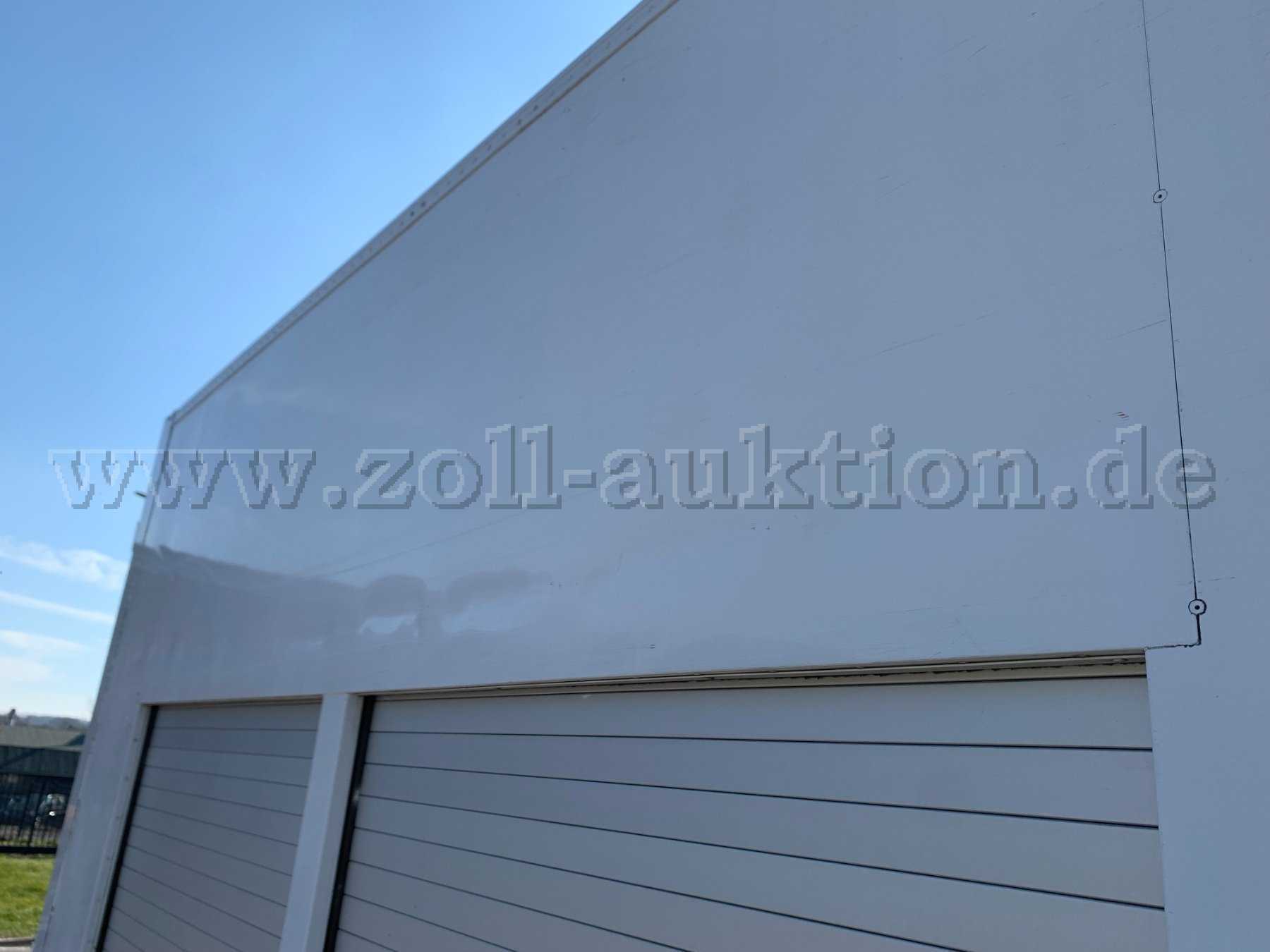 Aufbau oberhalb rechts leicht eingedrückt