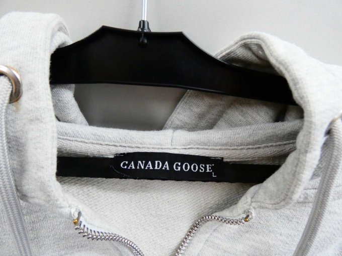Kapuzenjacke Canada Goose_ Etikett mit Größenangabe