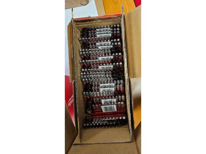 1 Karton mit 50 Karabinersets Milwaukee 10-tlg.