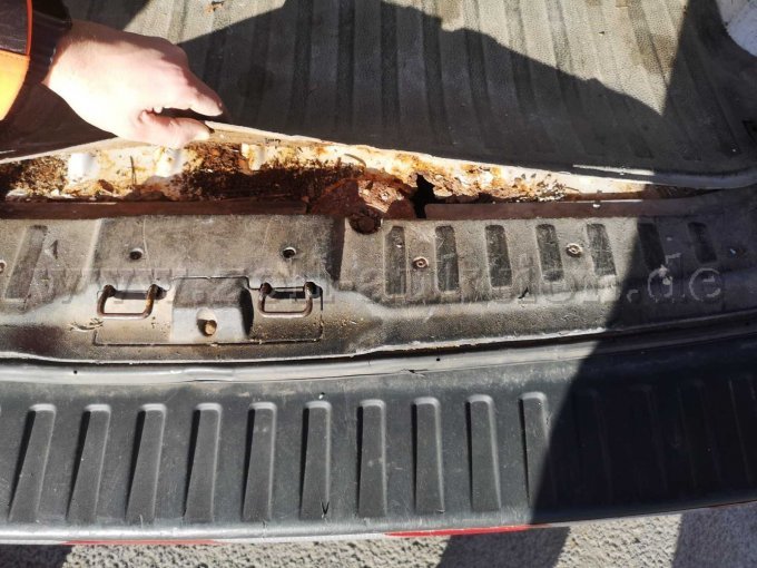 Kastenwagen_Ansicht_Durchrostungen_unter_Ladefläche