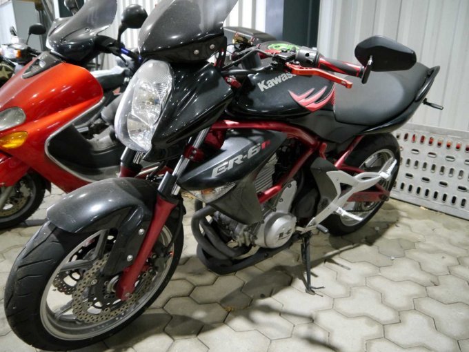 Kawasaki Übersichtsaufnahme Linke Seite Kawasaki Übersichtsaufnahme Linke Seite