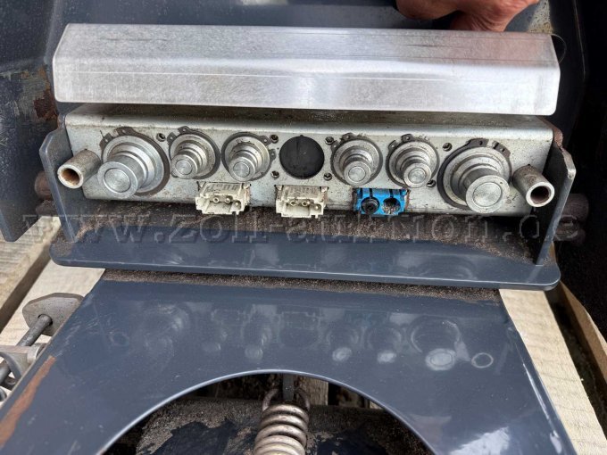 Hydraulik-, Elektrik- und Wasseranschlüsse Kehreinheit; Kuppeleinheit