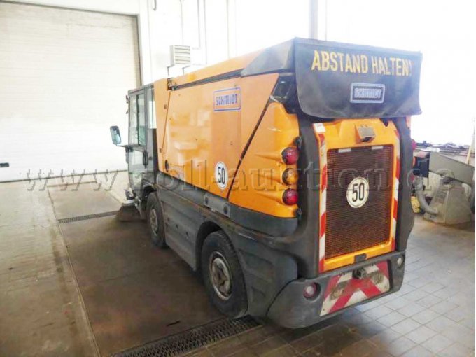 Fahrzeug von hinten links