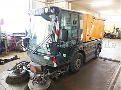 Kehrmaschine von vorne links