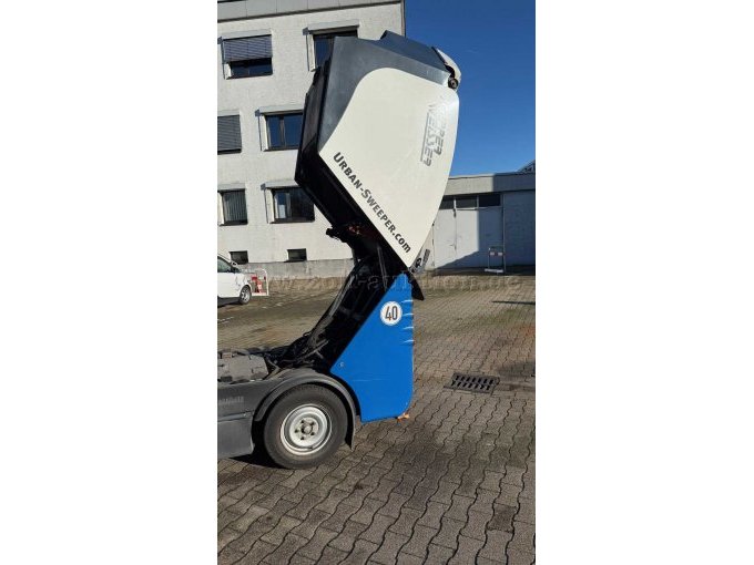 Ansicht Schmutzbehälter angekippt