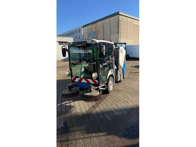 Ansicht vorne und seitlich links