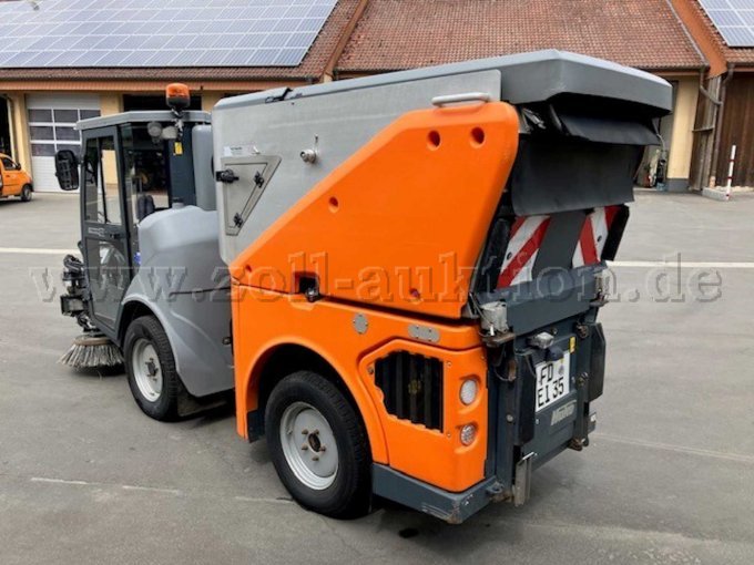 Kehrmaschine Seite hinten