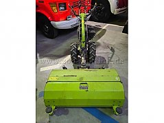 Kehrmaschine von vorne