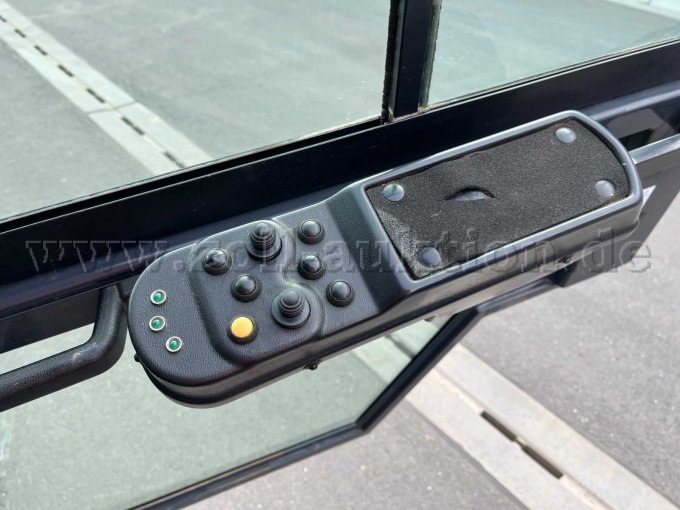 Ansicht innen: Tür rechts mit Schalteinheit für Besenansteuerung