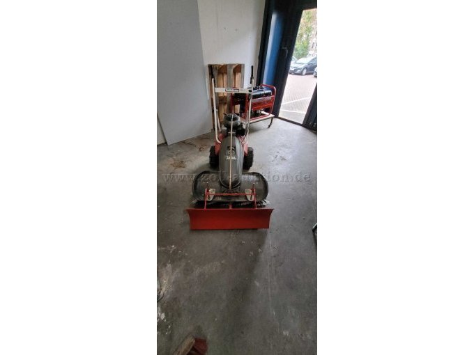 Kehrmaschine Front