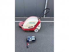 Kehrsaugmaschine mit Ladegerät- Seitenansicht