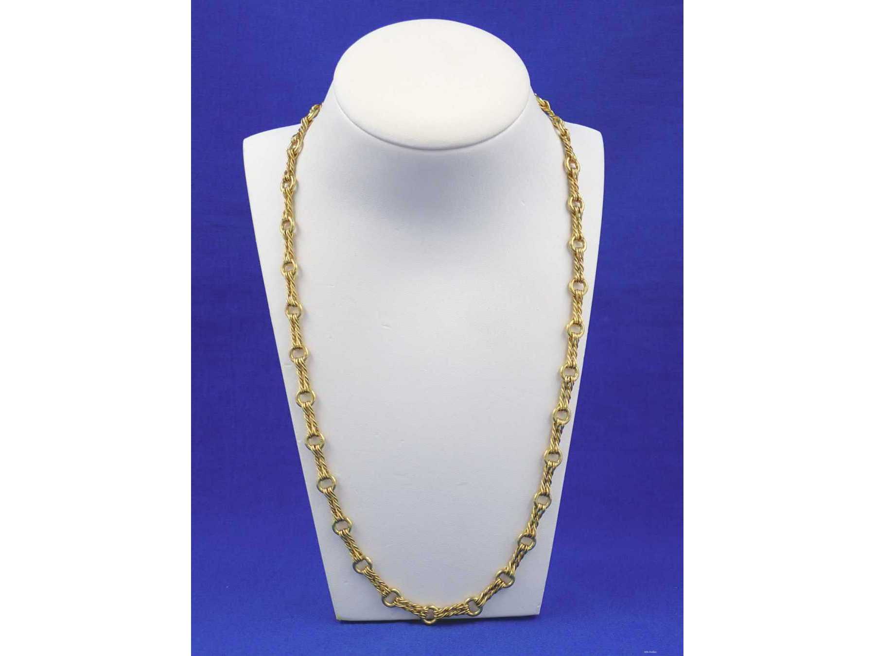 Blick auf die Kette, hängend