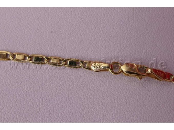 Detailaufnahme Punzierung