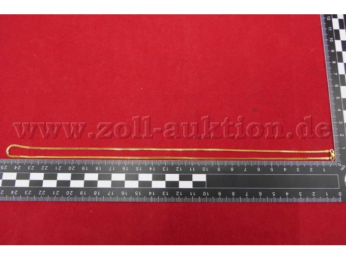 Detailaufnahme der Kette mit Maßstab
