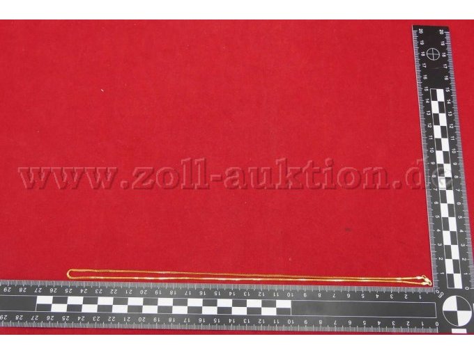 Detailaufnahme der Kette mit Maßstab