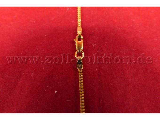 Detailaufnahme der 916er Punzierung mit Verschluss