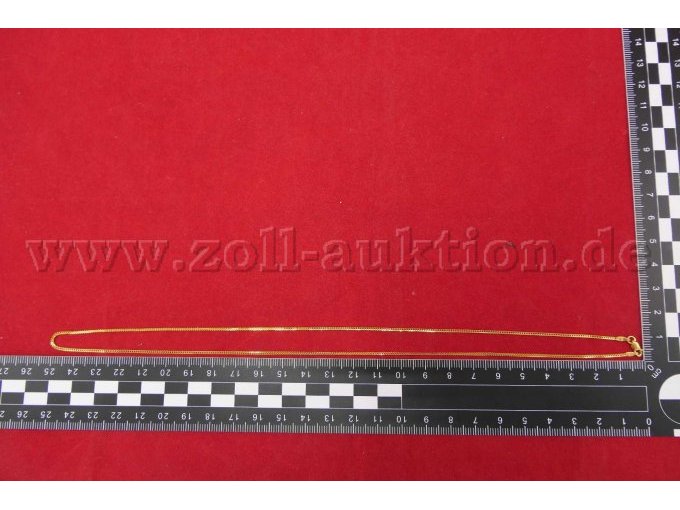 Detailaufnahme der Kette mit Maßstab