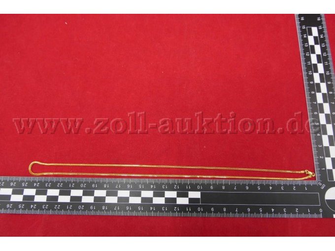 Detailaufnahme der Kette mit Maßstab