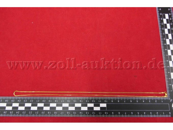 Detailaufnahme der Kette mit Maßstab