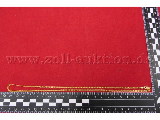 Detailaufnahme der Kette mit Maßstab