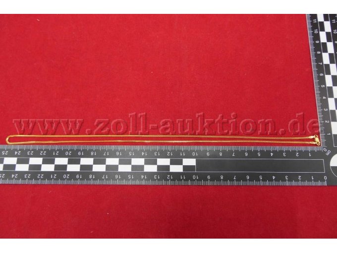 Detailaufnahme der Kette mit Maßstab