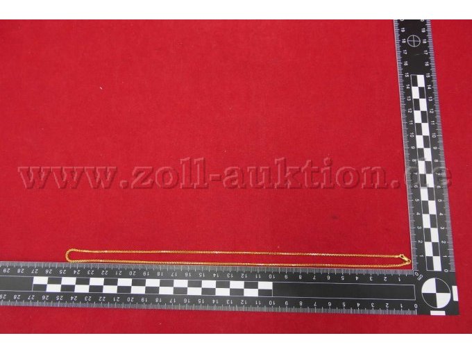 Detailaufnahme der Kette mit Maßstab