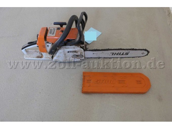 Ketten-/Motorsäge Stihl 026 Gesamtansicht mit Kettenschutz