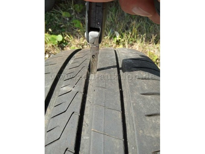 Lauffläche Reifen mit 6mm Profiltiefe