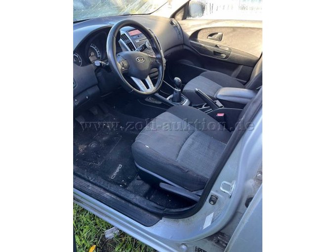 1 Kia Ceed DOHC 16V Kombi – foto 6 – kavel bij Zoll-Auktion, Wandlitz