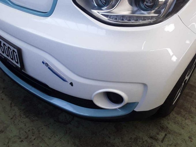 Kia e-Soul Stoßstange vorne Lackschaden