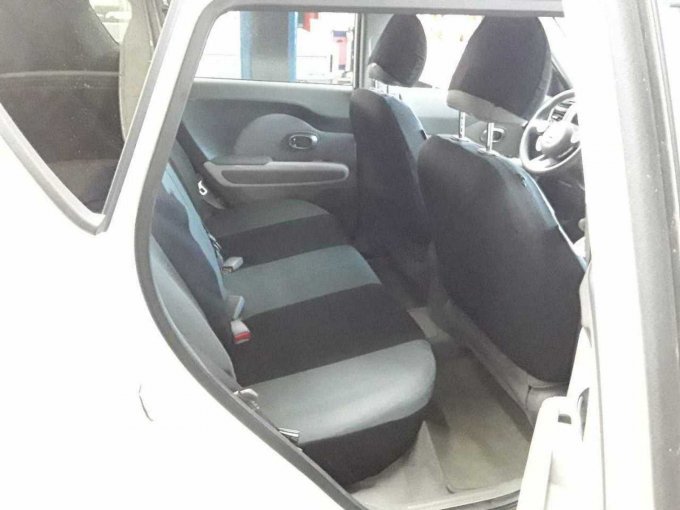 Kia e-Soul Seiten- und Innenansicht hinten