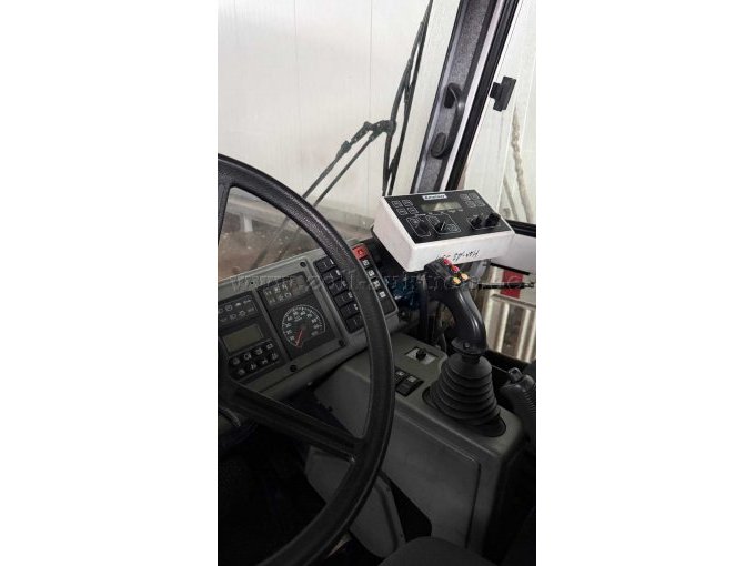 Ansicht Fahrerkabine innen Bedieneinheiten