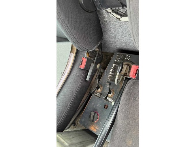 Ansicht Bedienung Fahrantriebe  Fahrerhaus innen