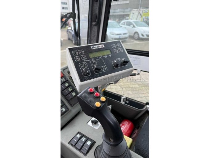 Ansicht Bedienelemente Fahrerhaus innen II