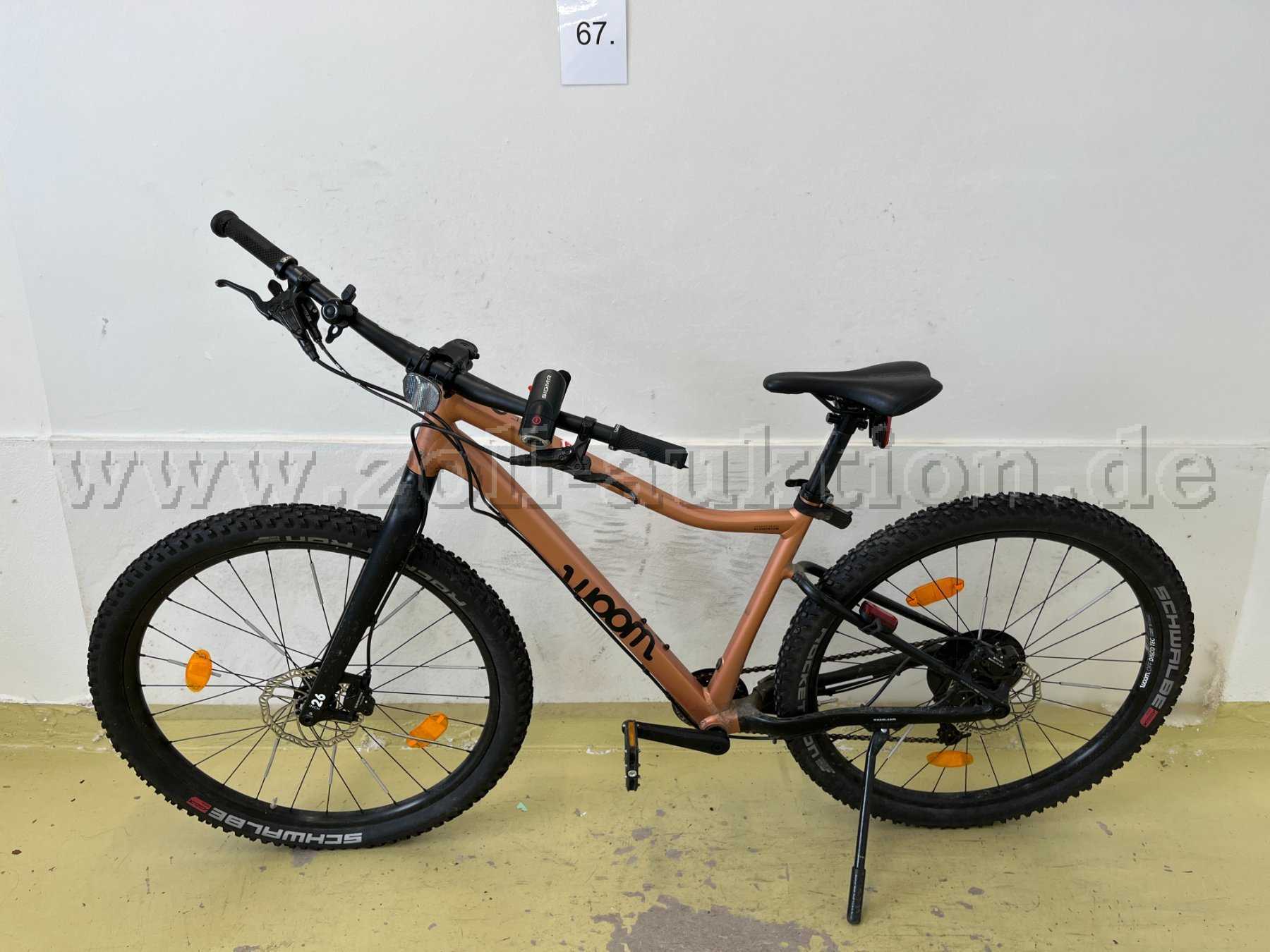 Kinder-Fahrrad von Woom, links