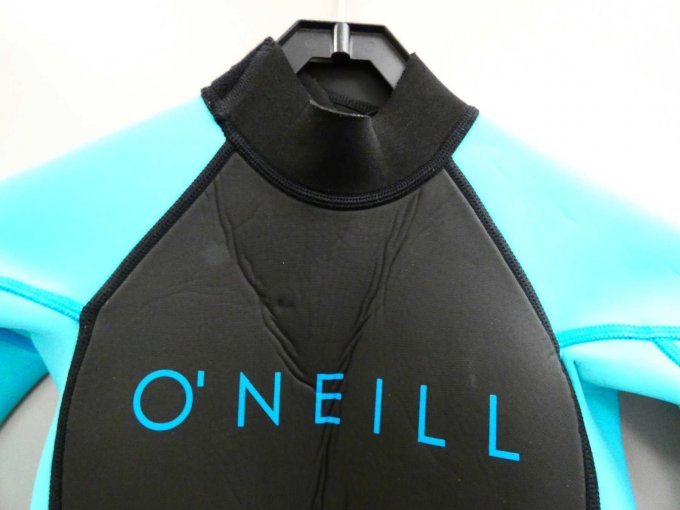 O´Neill Kinder-Neoprenanzug_ Kragen und Knick im oberen Bereich