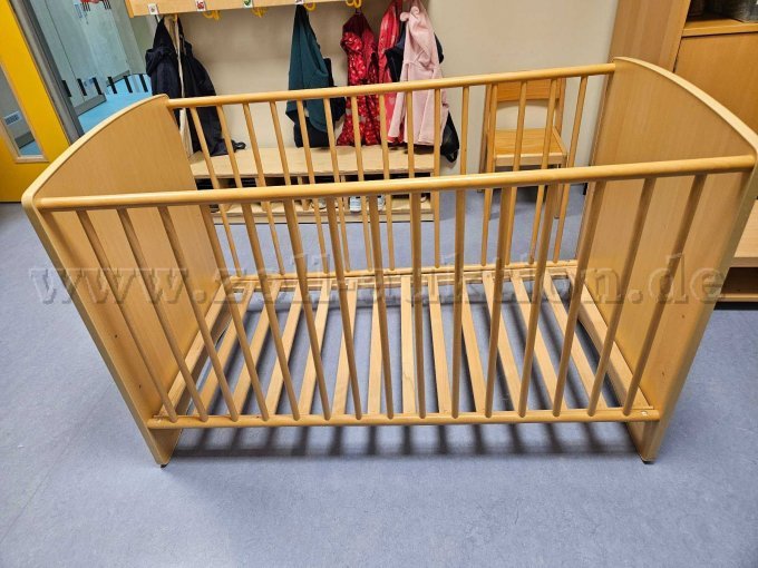 Gesamtansicht Seitenprofil mit Gitterstäben Gesamtansicht Seitenprofil mit Gitterstäben