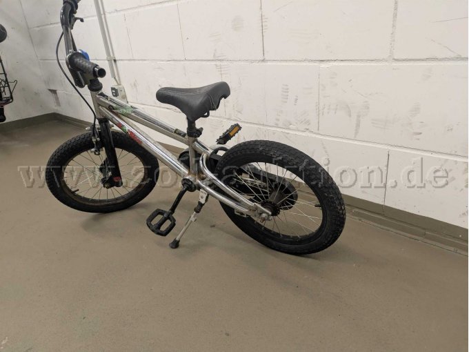 Kinderfahrrad silber 16 Zollhinten links