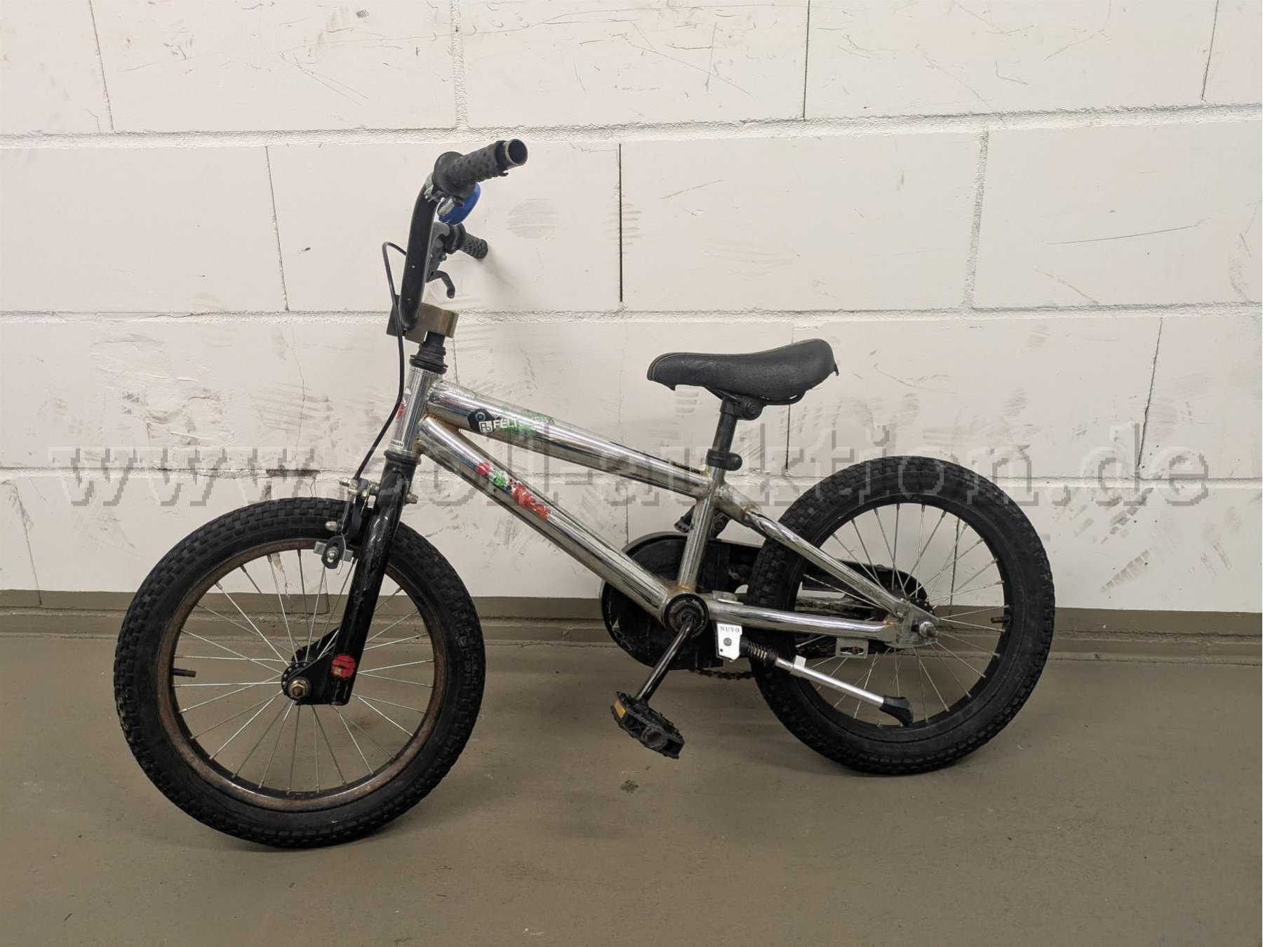 Kinderfahrrad silber 16 Zoll seitlich links