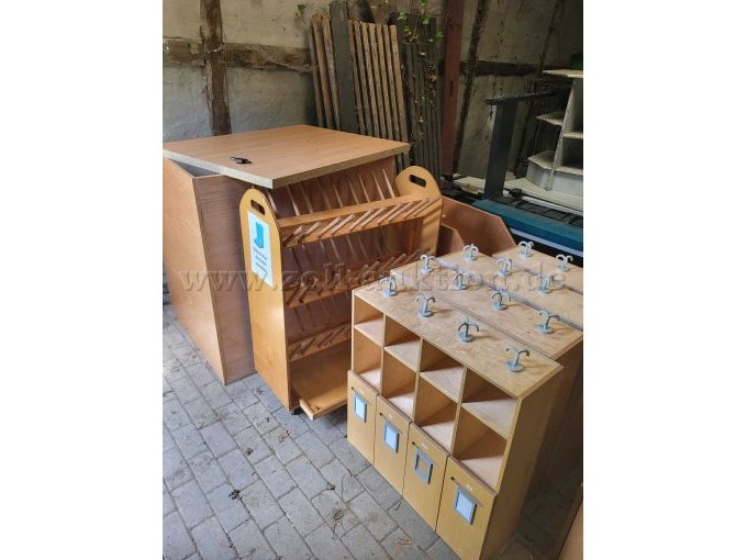 Wandschränke, Schuhablage und Wickeltisch Wandschränke, Schuhablage und Wickeltisch