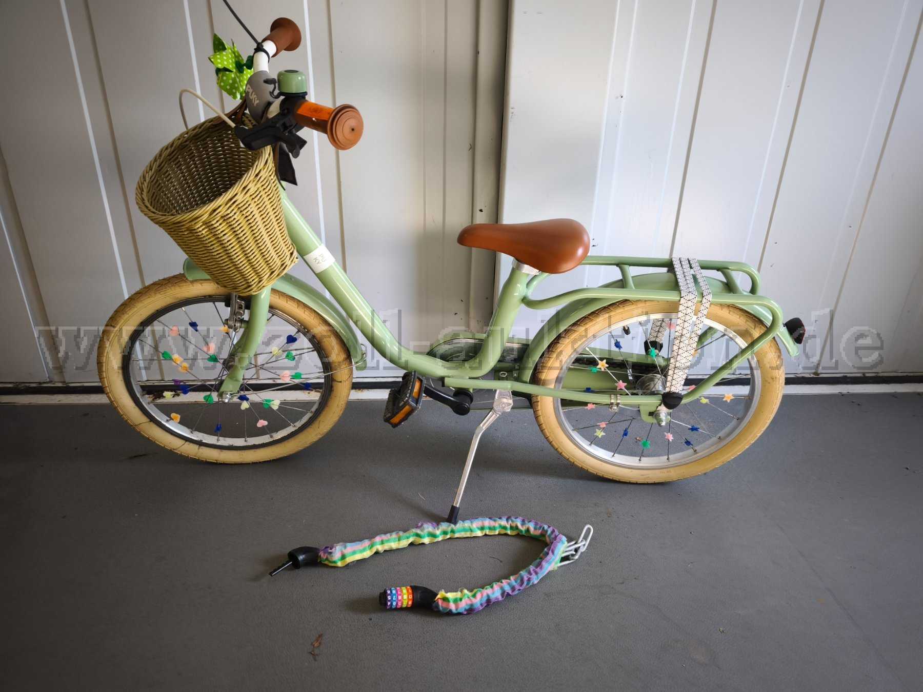 Seite, links und Kettenschloss